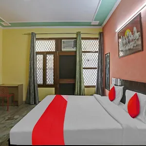 https://oyo-flagship-81046-royal-retreat.hotelsdelhi.org